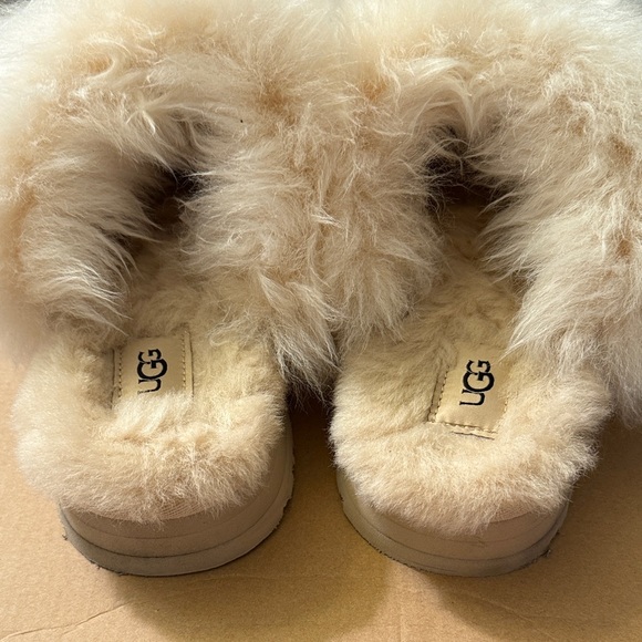 SOLD—-UGG Women's Disquette Shoes - Picture 2 of 4